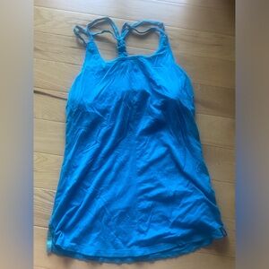 super cute and soft north face workout top🩵